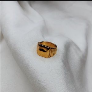 Gold Signet Ring!